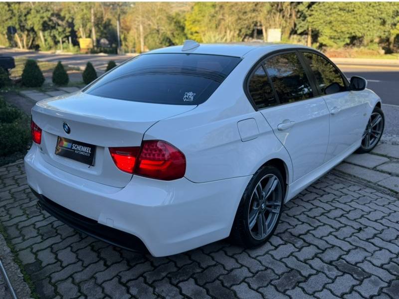 BMW - 318I - 2011/2012 - Branca - R$ 66.000,00