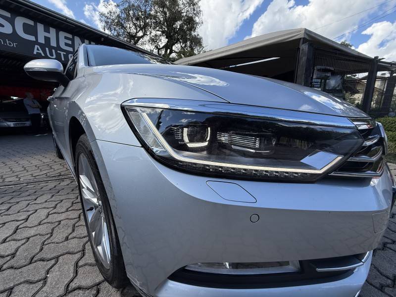 VOLKSWAGEN - PASSAT - 2018/2018 - Prata - R$ 136.000,00