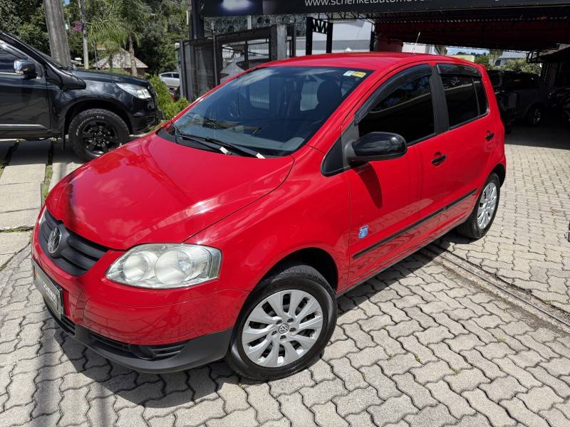 VOLKSWAGEN - FOX - 2007/2008 - Vermelha - R$ 31.900,00