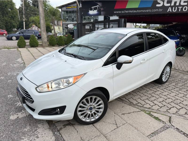 FORD - FIESTA - 2013/2014 - Branca - R$ 45.000,00