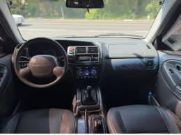 CHEVROLET - TRACKER - 2008/2009 - Prata - R$ 55.000,00