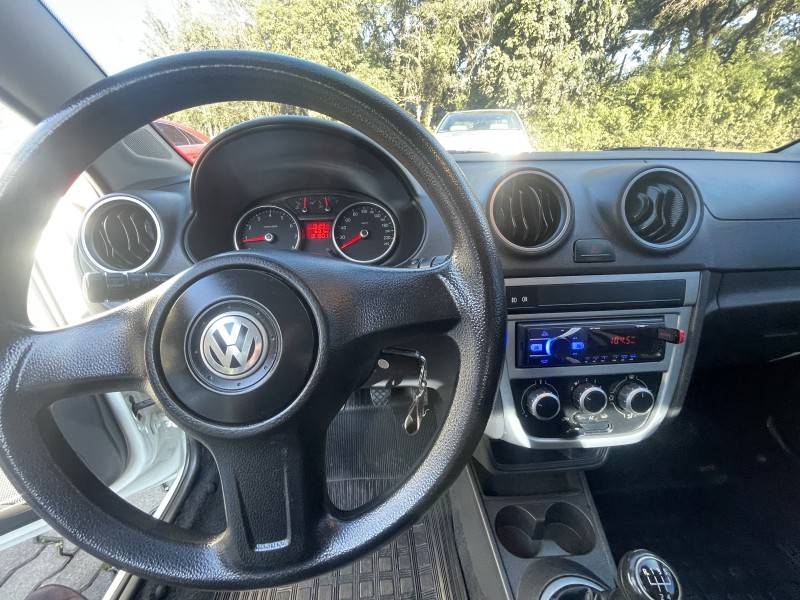 VOLKSWAGEN - SAVEIRO - 2012/2012 - Branca - R$ 45.000,00