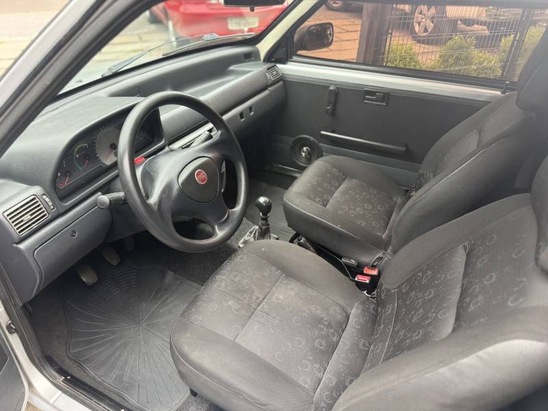 FIAT - UNO - 2011/2012 - Prata - R$ 24.000,00