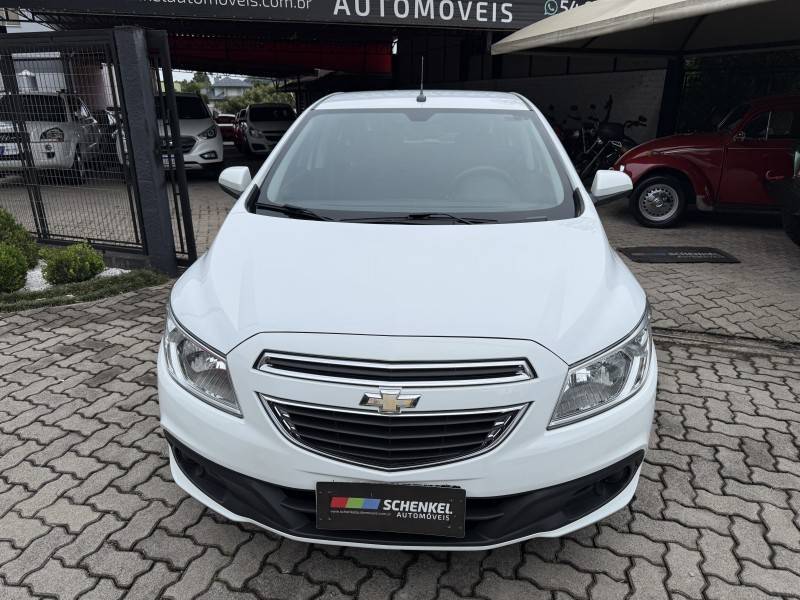 CHEVROLET - ONIX - 2014/2014 - Branca - R$ 44.900,00