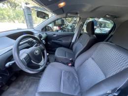 TOYOTA - ETIOS - 2019/2020 - Branca - R$ 62.000,00