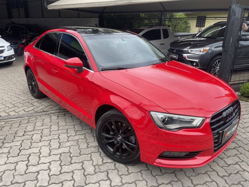 AUDI - A3 - 2015/2016 - Vermelha - R$ 120.000,00