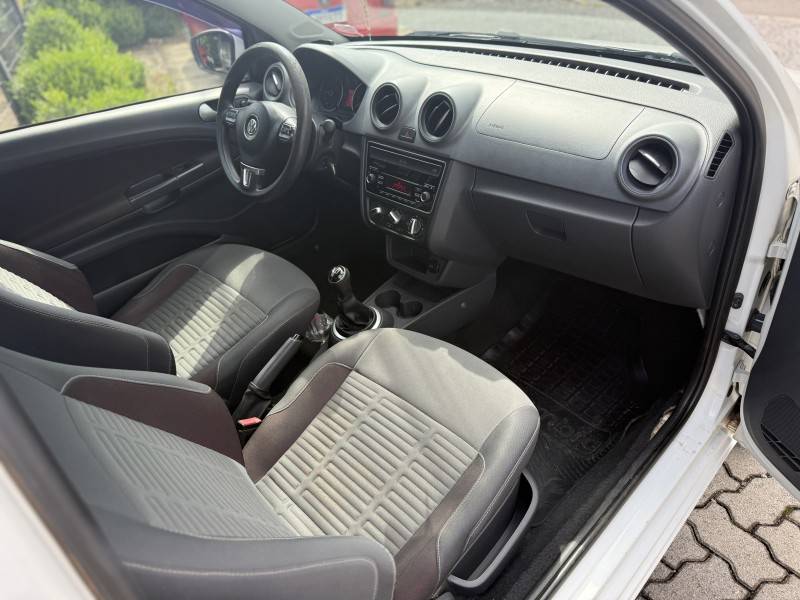 VOLKSWAGEN - SAVEIRO - 2014/2015 - Branca - R$ 66.500,00
