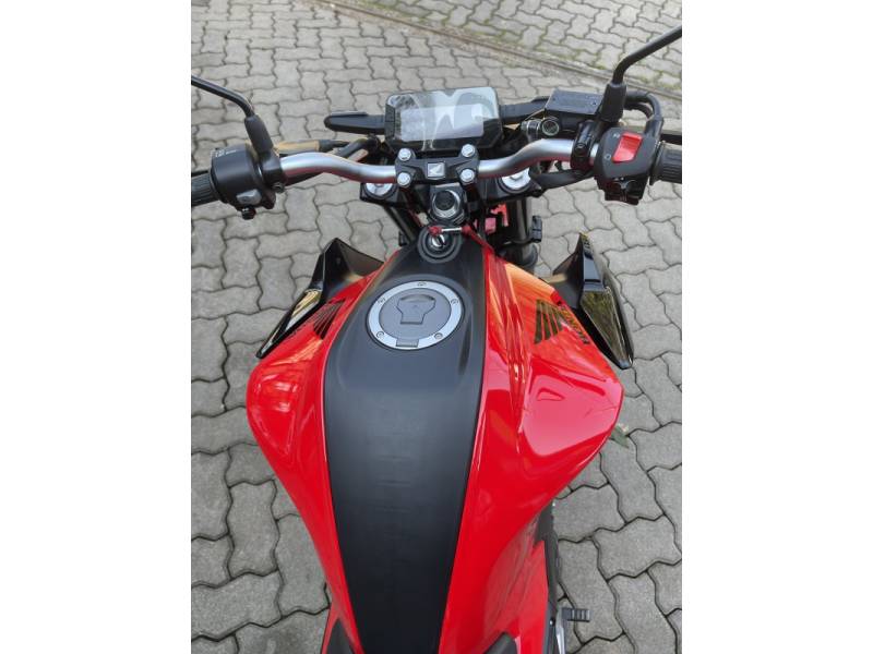 HONDA - CB 300F TWISTER - 2023/2023 - Vermelha - R$ 27.900,00