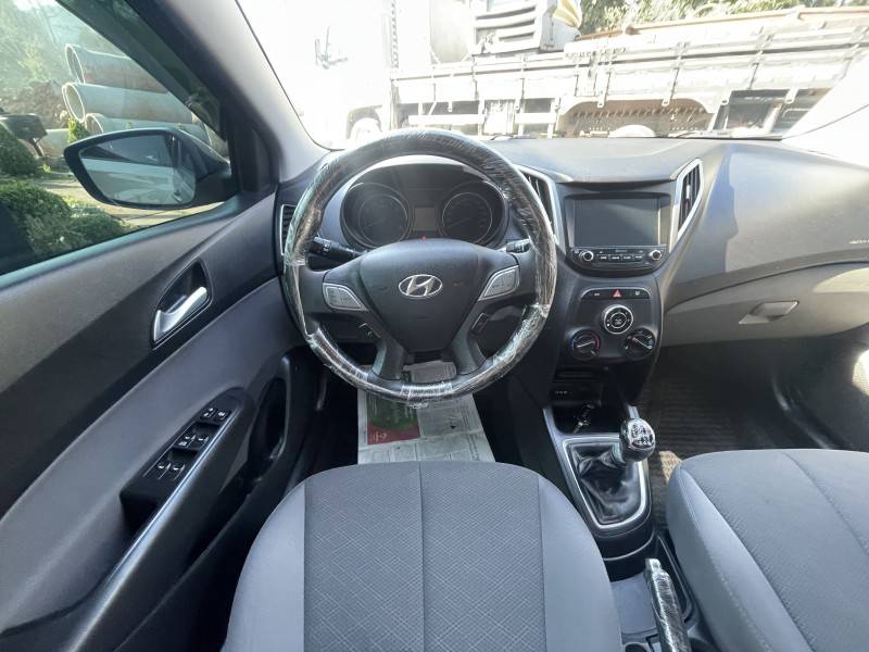 HYUNDAI - HB20S - 2017/2018 - Prata - R$ 63.900,00