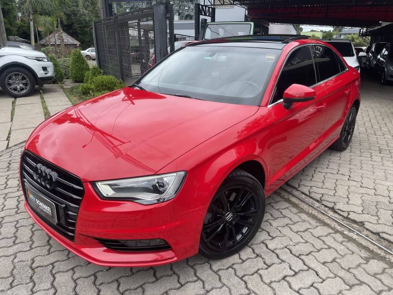 AUDI - A3 - 2015/2016 - Vermelha - R$ 120.000,00