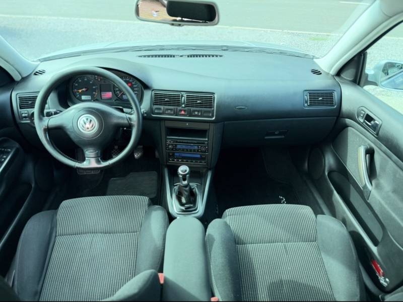 VOLKSWAGEN - GOLF - 2006/2006 - Prata - R$ 63.000,00