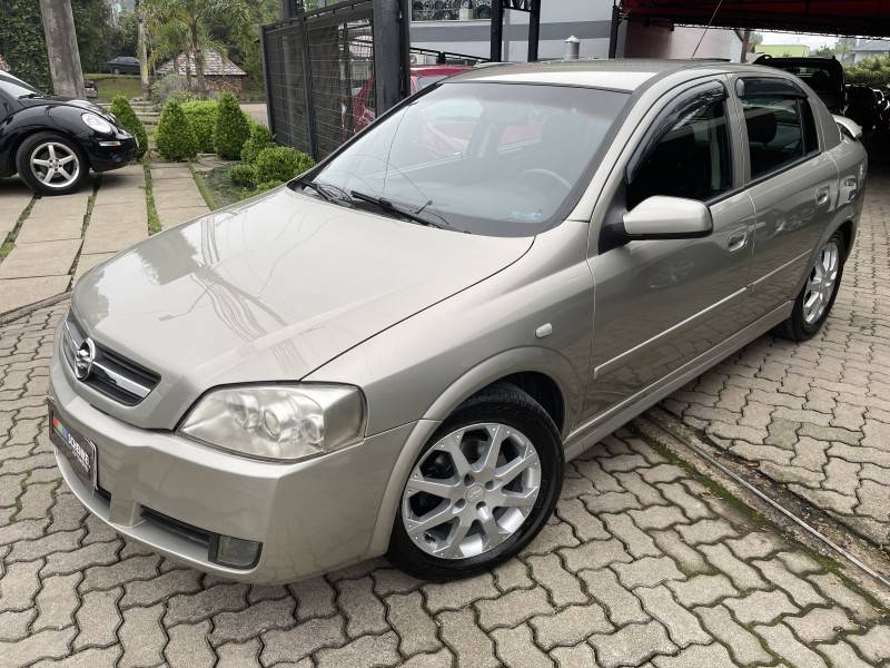 CHEVROLET - ASTRA - 2010/2011 - Bege - R$ 38.900,00