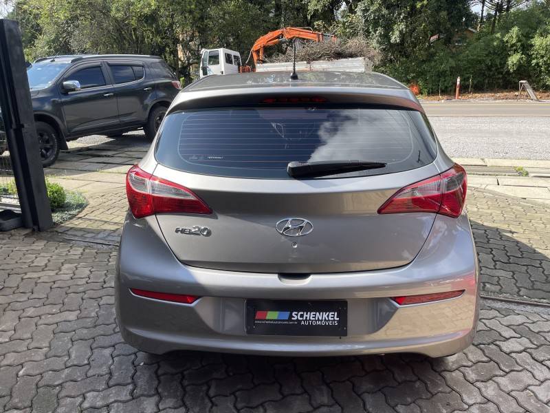 HYUNDAI - HB20 - 2015/2016 - Prata - R$ 51.000,00