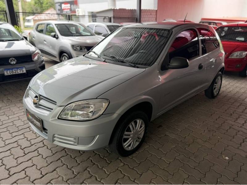 CHEVROLET - CELTA - 2010/2011 - Prata - R$ 25.900,00