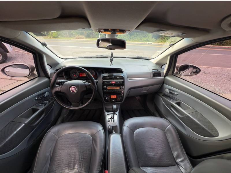 FIAT - LINEA - 2010/2011 - Bege - R$ 29.900,00