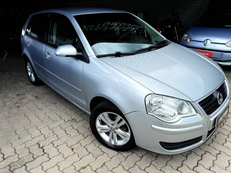 VOLKSWAGEN - POLO - 2010/2011 - Prata - R$ 39.900,00