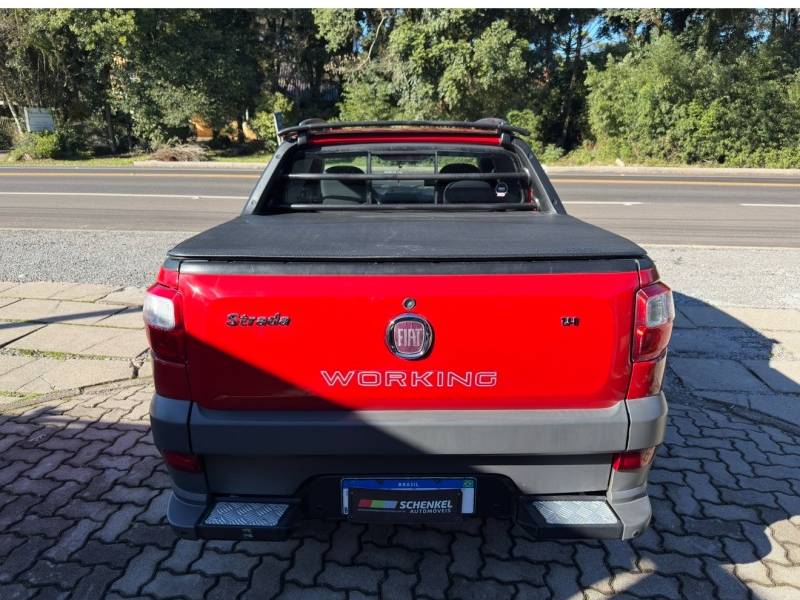 FIAT - STRADA - 2014/2015 - Vermelha - R$ 64.900,00