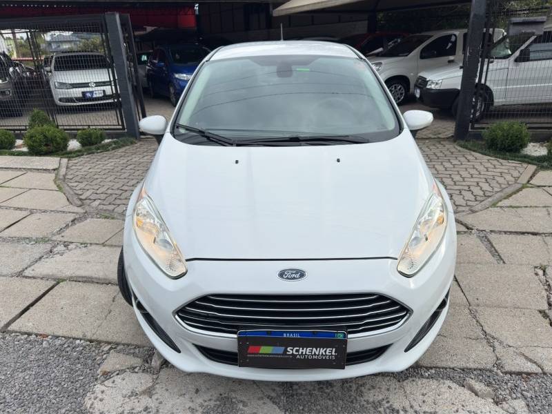 FORD - FIESTA - 2013/2014 - Branca - R$ 45.000,00