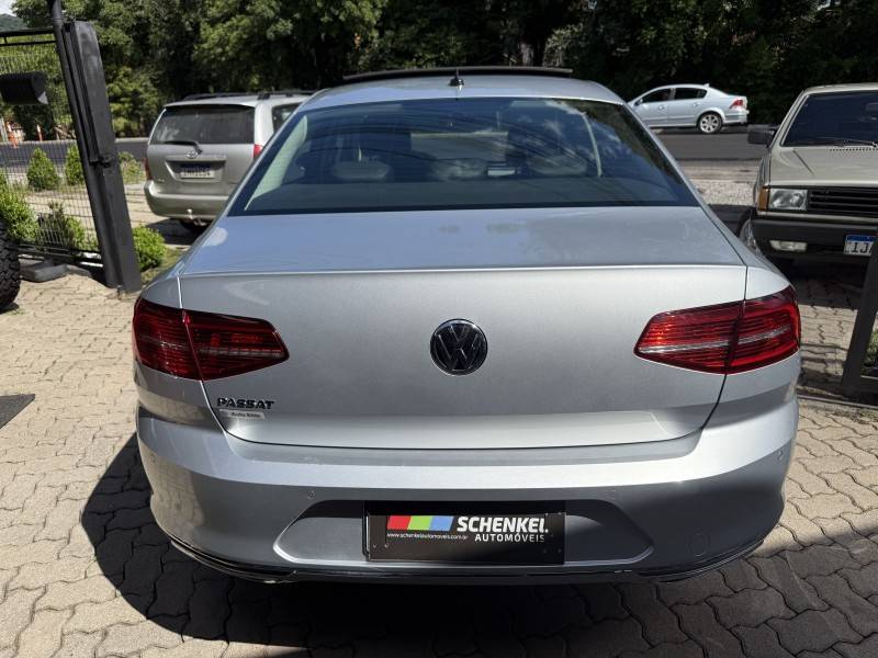 VOLKSWAGEN - PASSAT - 2018/2018 - Prata - R$ 136.000,00