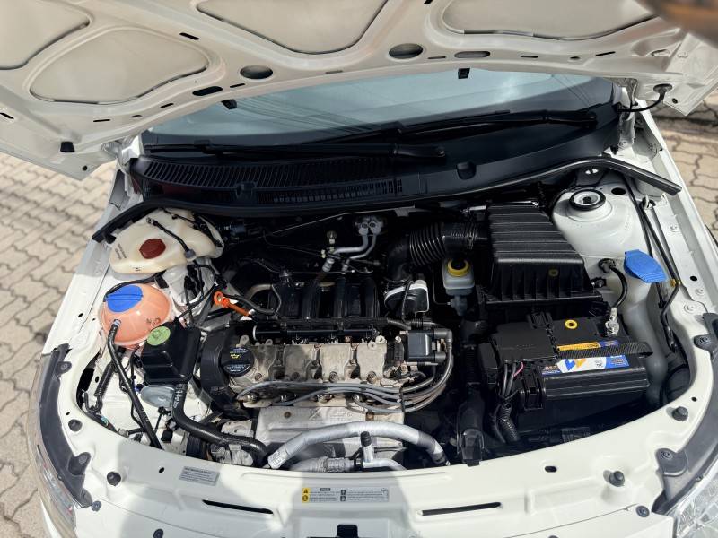 VOLKSWAGEN - SAVEIRO - 2012/2013 - Branca - R$ 46.900,00