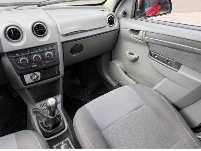 CHEVROLET - PRISMA - 2011/2012 - Vermelha - R$ 34.990,00