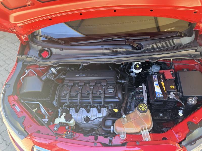 CHEVROLET - ONIX - 2014/2015 - Vermelha - R$ 59.800,00