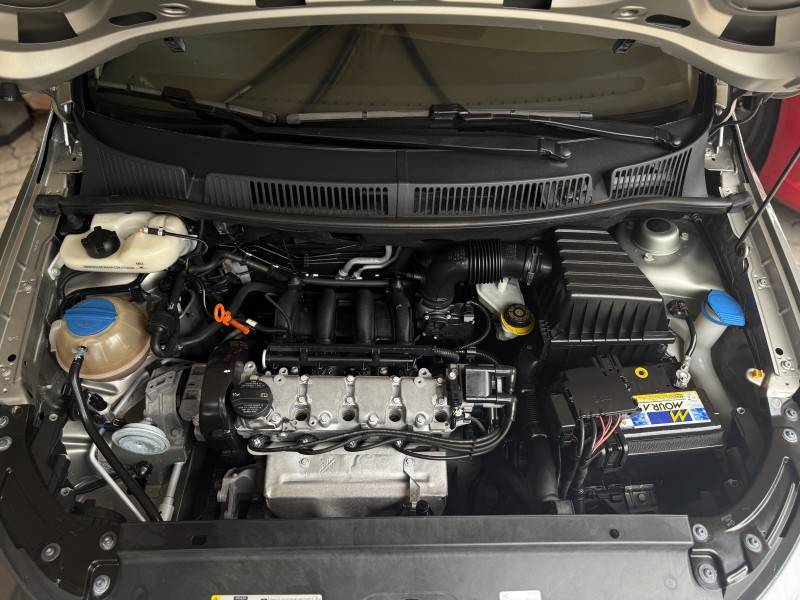 VOLKSWAGEN - FOX - 2014/2015 - Prata - R$ 48.000,00