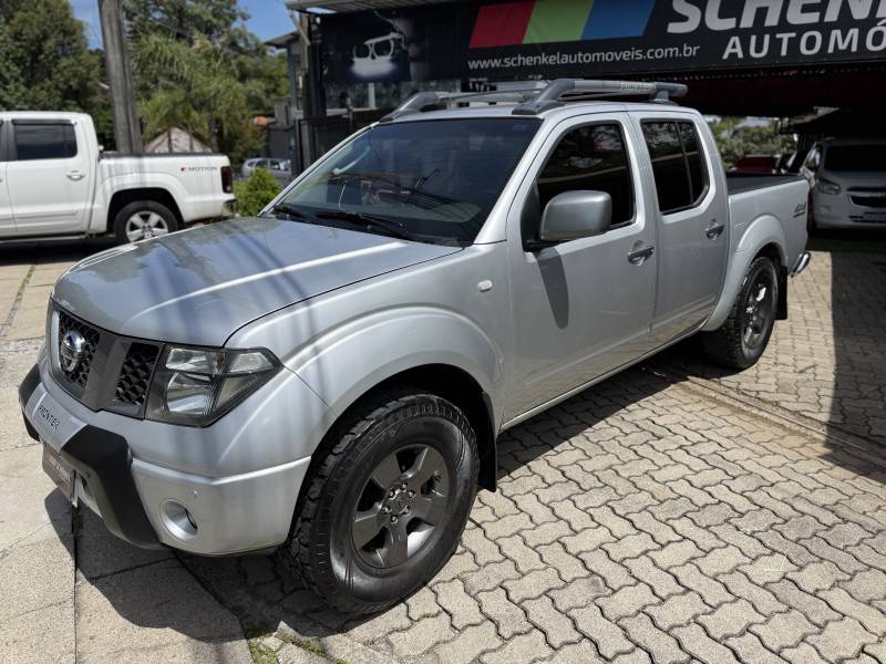 NISSAN - FRONTIER - 2011/2012 - Prata - R$ 87.000,00