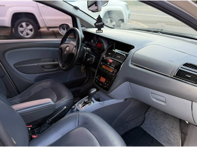 FIAT - LINEA - 2010/2011 - Bege - R$ 29.900,00