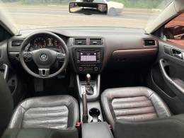 VOLKSWAGEN - JETTA - 2010/2011 - Preta - R$ 63.900,00