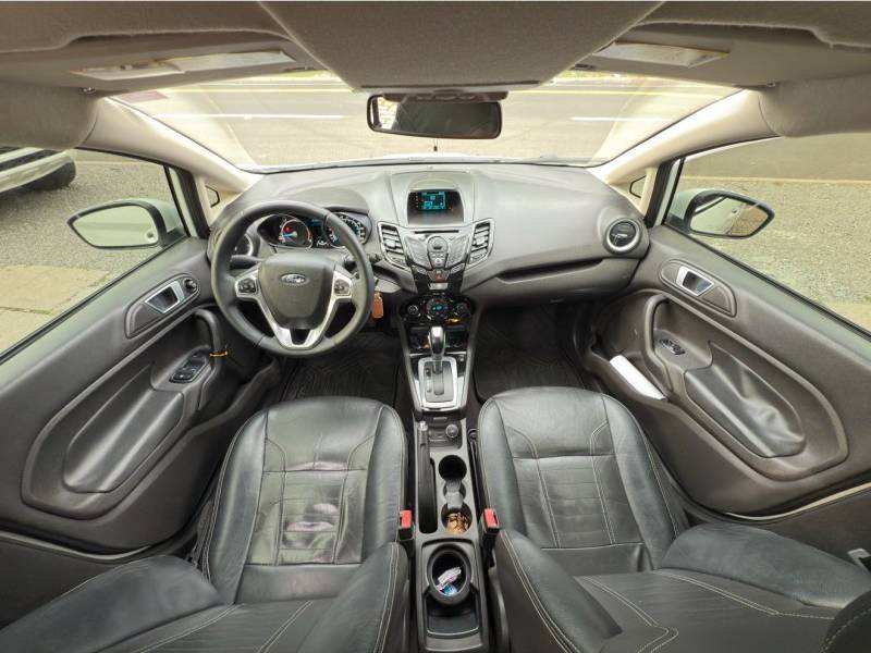 FORD - FIESTA - 2013/2014 - Branca - R$ 45.000,00