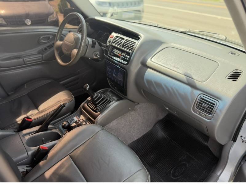 CHEVROLET - TRACKER - 2008/2009 - Prata - R$ 55.000,00