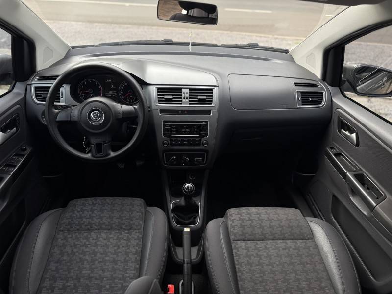 VOLKSWAGEN - FOX - 2014/2015 - Prata - R$ 48.000,00