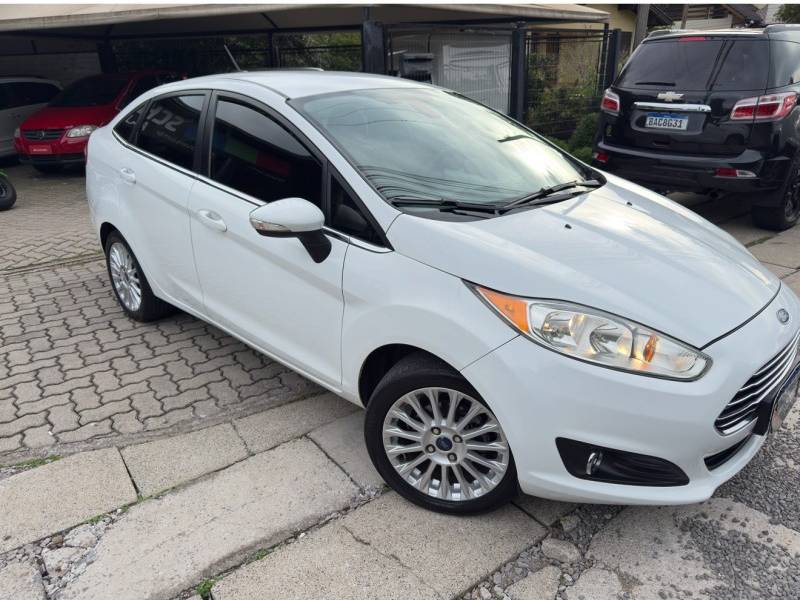 FORD - FIESTA - 2013/2014 - Branca - R$ 45.000,00