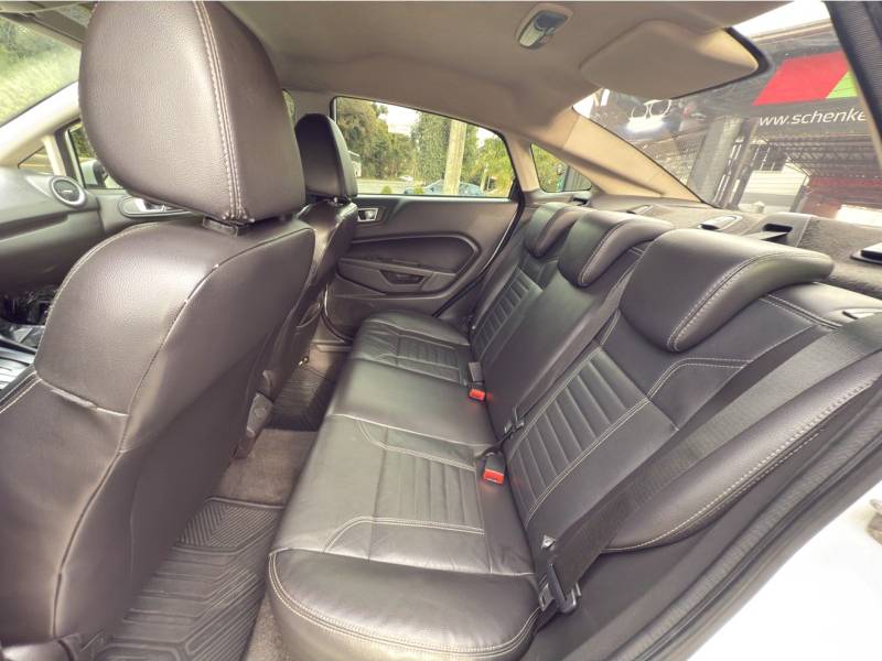 FORD - FIESTA - 2013/2014 - Branca - R$ 45.000,00