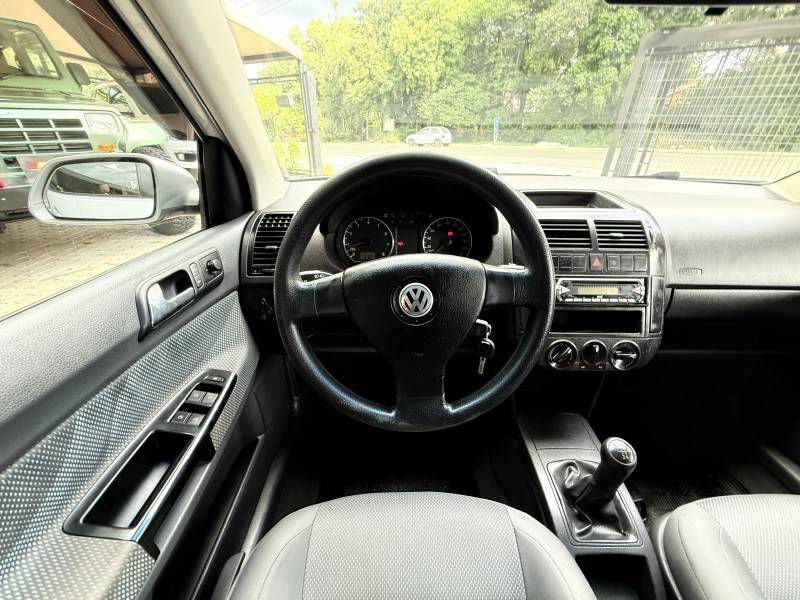 VOLKSWAGEN - POLO - 2010/2011 - Prata - R$ 39.900,00