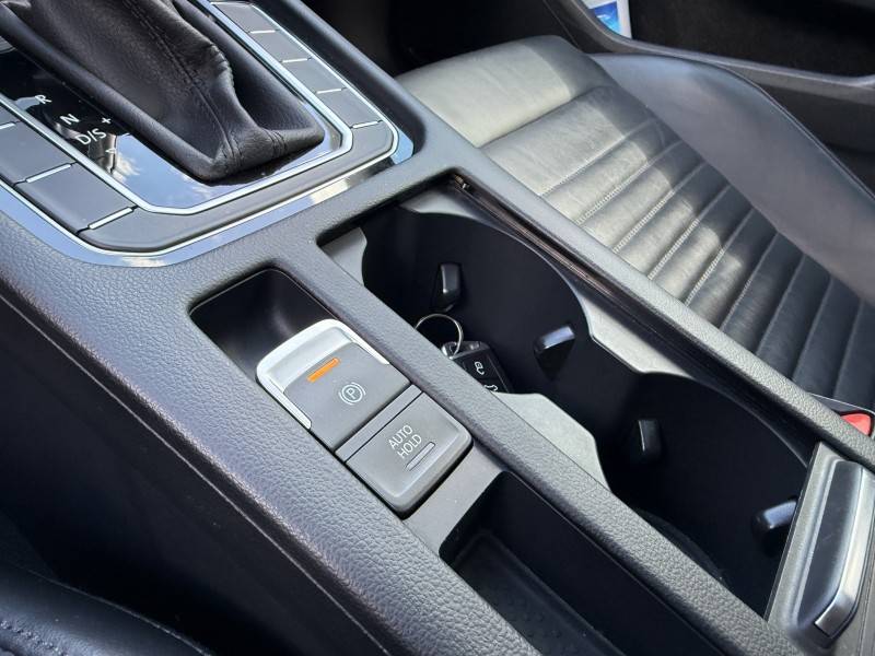VOLKSWAGEN - PASSAT - 2018/2018 - Prata - R$ 136.000,00