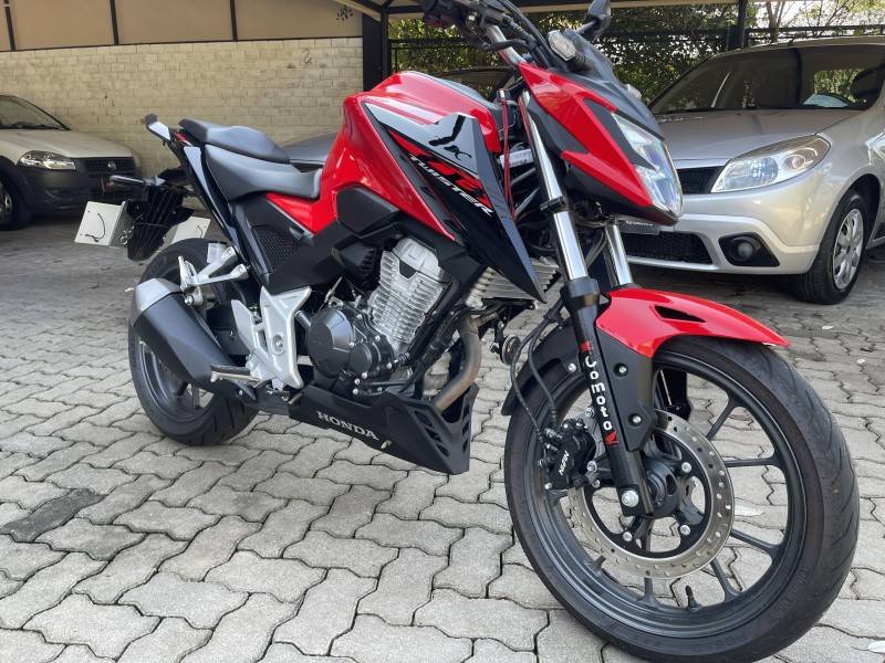 HONDA - CB 300F TWISTER - 2023/2023 - Vermelha - R$ 27.900,00