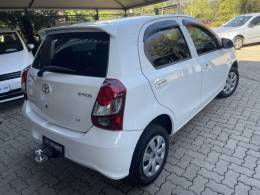 TOYOTA - ETIOS - 2019/2020 - Branca - R$ 62.000,00