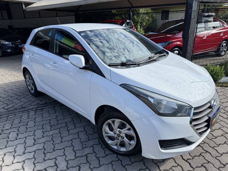 HYUNDAI - HB20 - 2015/2016 - Branca - R$ 60.900,00