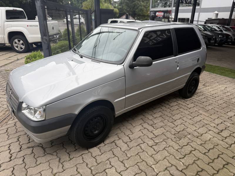 FIAT - UNO - 2011/2012 - Prata - R$ 24.000,00