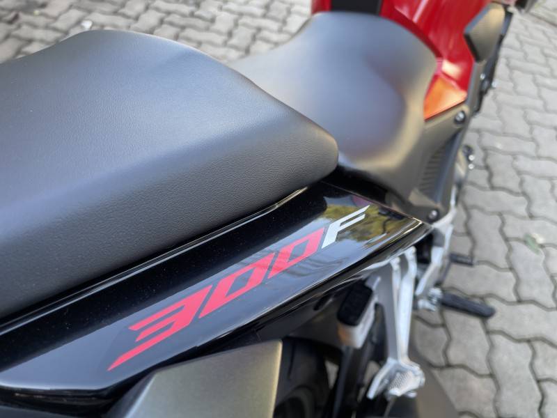 HONDA - CB 300F TWISTER - 2023/2023 - Vermelha - R$ 27.900,00