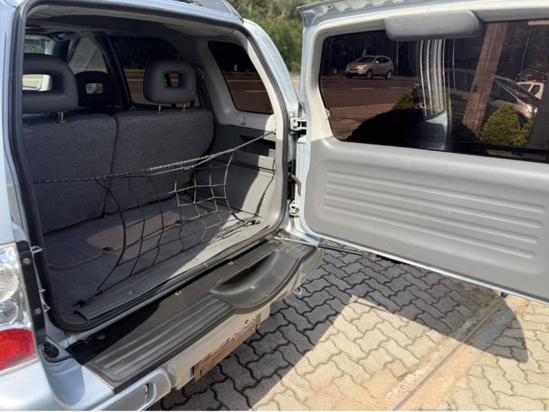 CHEVROLET - TRACKER - 2008/2009 - Prata - R$ 55.000,00