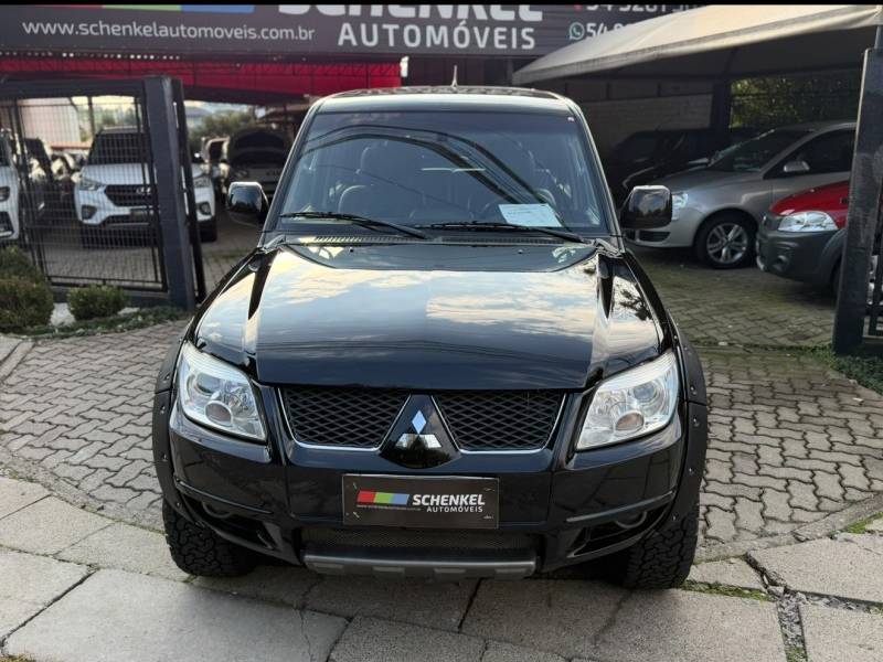 MITSUBISHI - PAJERO TR4 - 2013/2014 - Preta - R$ 61.000,00