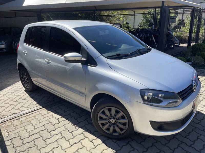 VOLKSWAGEN - FOX - 2013/2014 - Prata - R$ 45.900,00